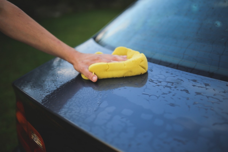 carrosserie-SPERACEDES-min_cleaning_washing_carwash_sponge_car_auto_hand_man-722705